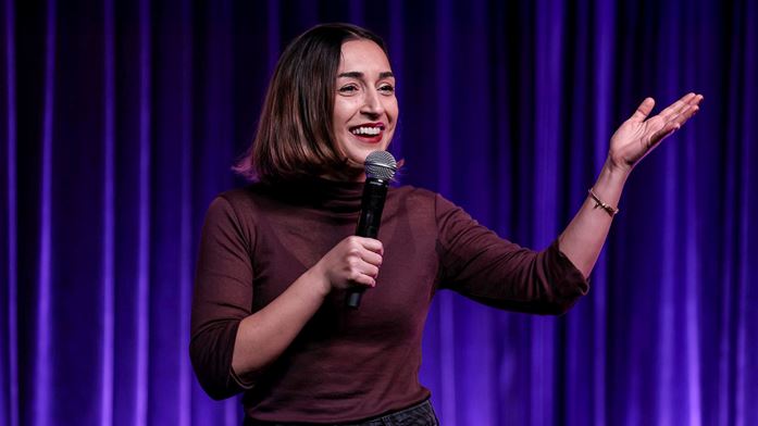 Özge Özel – Stand Up