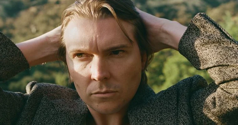 Alex Cameron